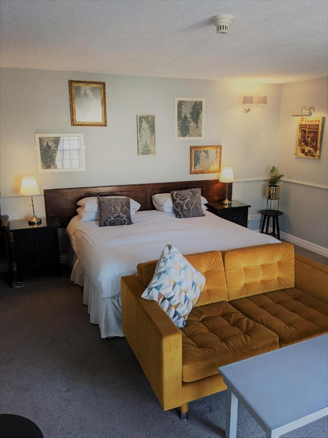 Manor Court Hotel Carnaby Екстер'єр фото