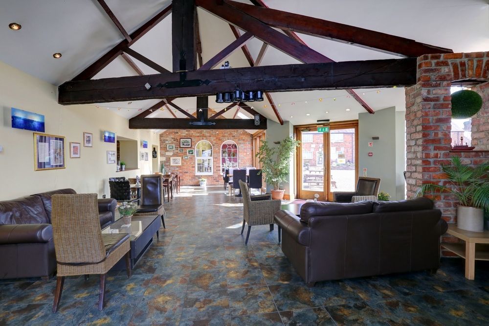 Manor Court Hotel Carnaby Екстер'єр фото