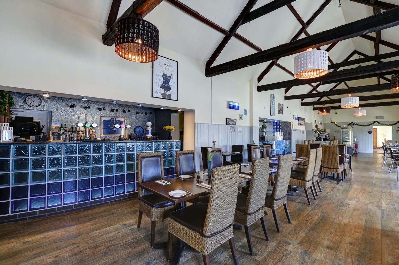Manor Court Hotel Carnaby Екстер'єр фото