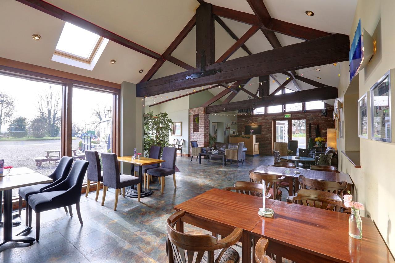 Manor Court Hotel Carnaby Екстер'єр фото