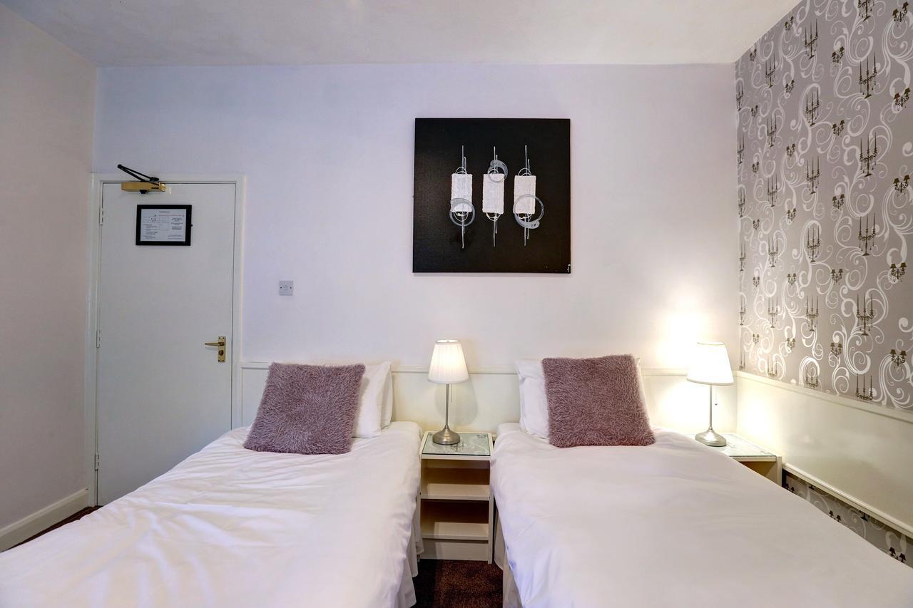 Manor Court Hotel Carnaby Екстер'єр фото
