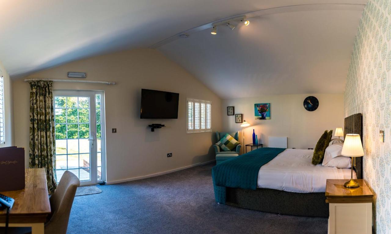 Manor Court Hotel Carnaby Екстер'єр фото