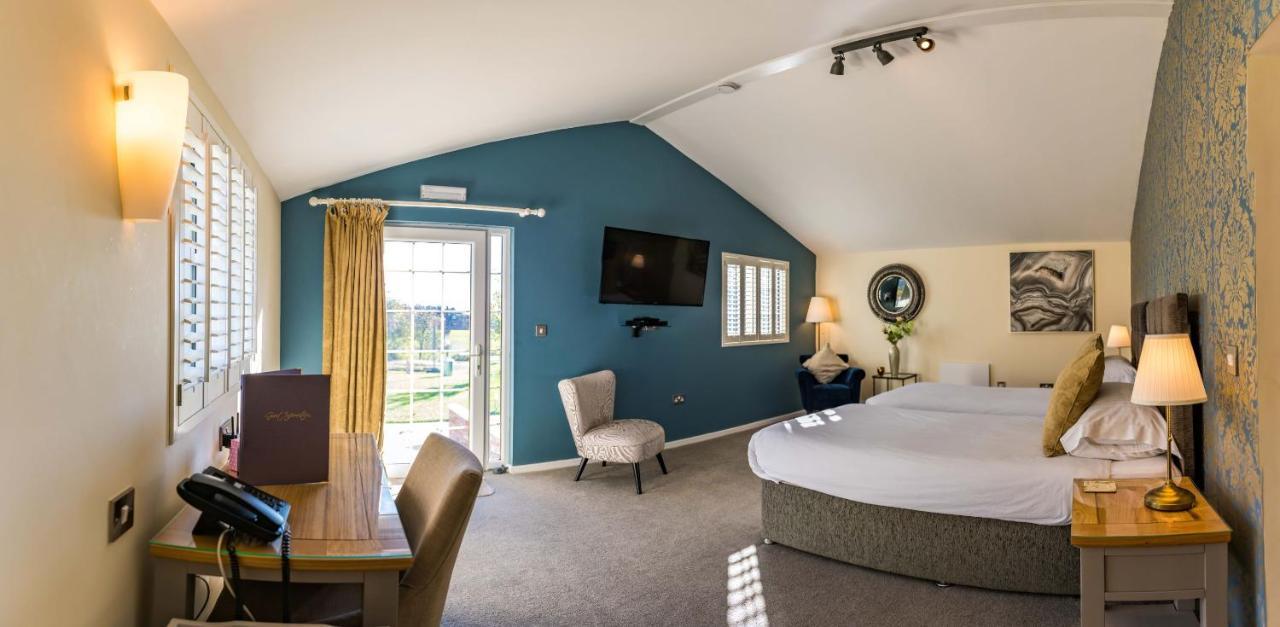 Manor Court Hotel Carnaby Екстер'єр фото