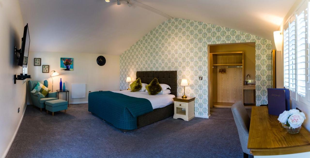 Manor Court Hotel Carnaby Екстер'єр фото
