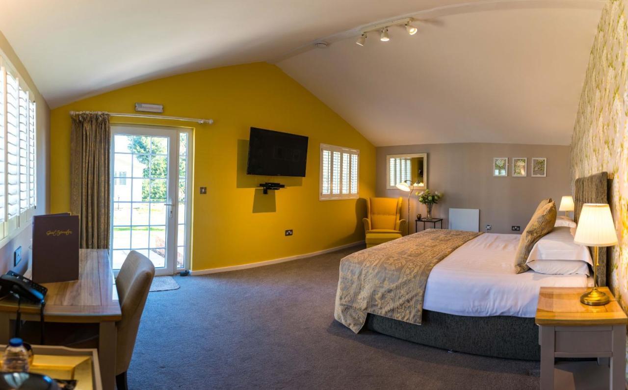 Manor Court Hotel Carnaby Екстер'єр фото