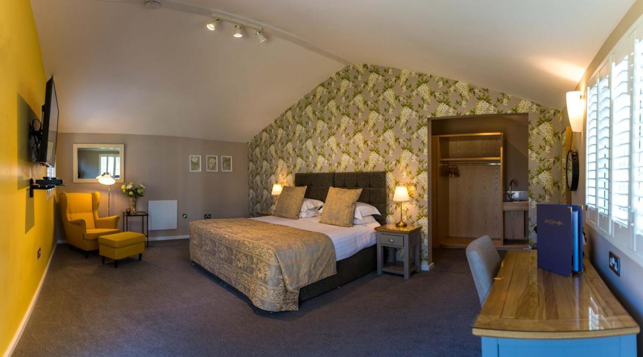 Manor Court Hotel Carnaby Екстер'єр фото